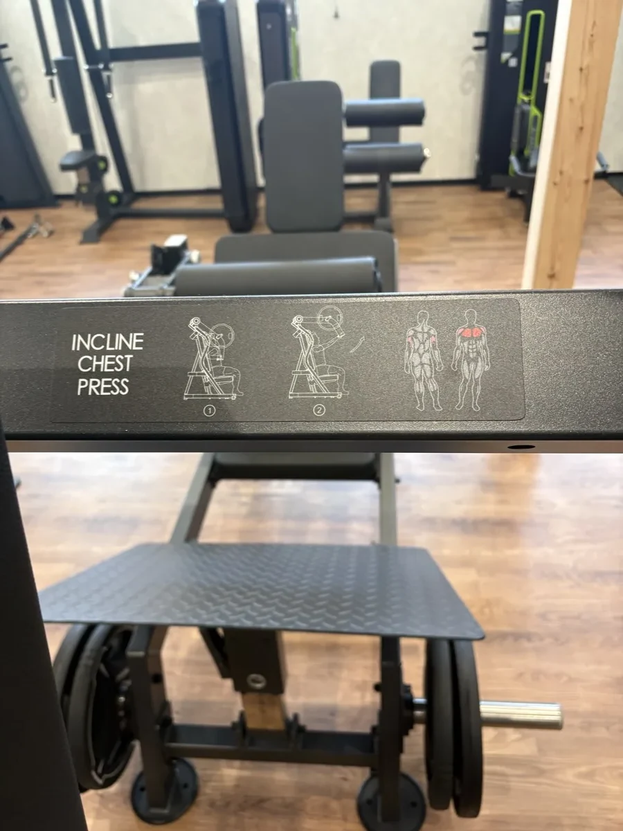 インクラインチェストプレスマシン